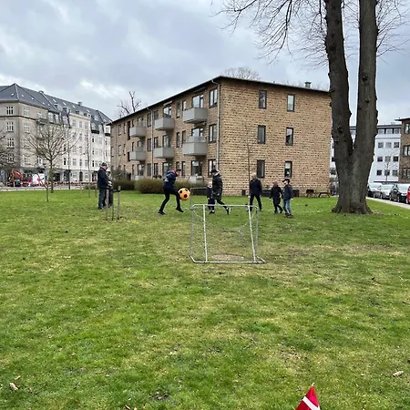 Lys, Charmerende, Taet Pa Hellerup
